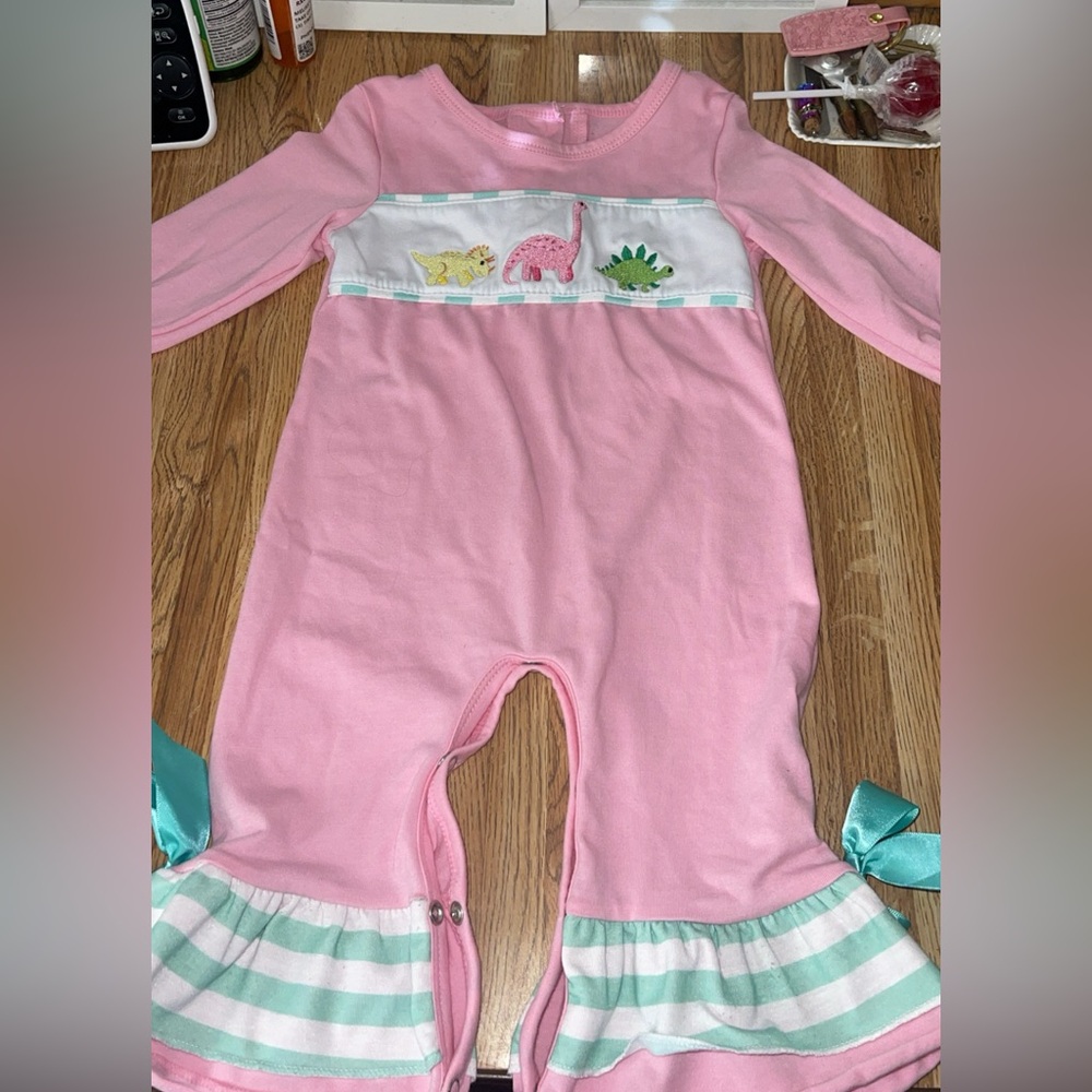 Brand name honey bean, size 12 months! Only wore once!